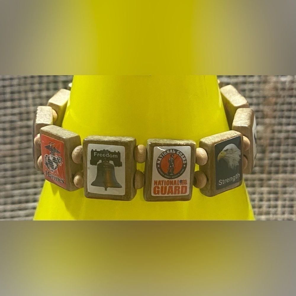 Patriotic Armed Forces Wood/Enamel Tile Charms Stretch Bracelet Vintage